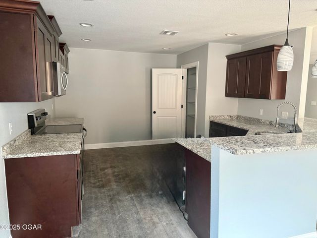 1204 Justin's Trail Road, Neosho, MO 64850