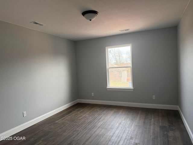 1204 Justin's Trail Road, Neosho, MO 64850