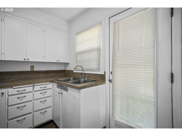 1908 Ne 72ND Ave, Portland, OR 97213