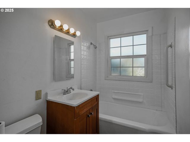 1908 Ne 72ND Ave, Portland, OR 97213