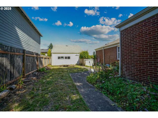 1908 Ne 72ND Ave, Portland, OR 97213