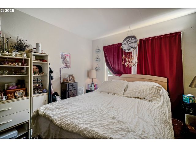 1908 Ne 72ND Ave, Portland, OR 97213