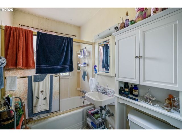 1908 Ne 72ND Ave, Portland, OR 97213