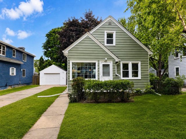 4937 N Hollywood AVENUE, Whitefish Bay, WI 53217