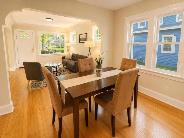 4937 N Hollywood AVENUE, Whitefish Bay, WI 53217
