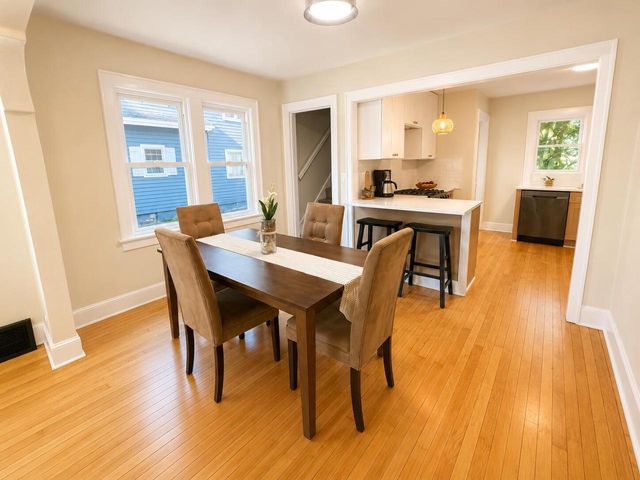 4937 N Hollywood AVENUE, Whitefish Bay, WI 53217