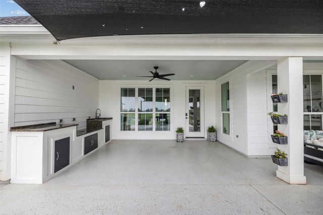 9075 Loop Road, Bellville, TX 77418