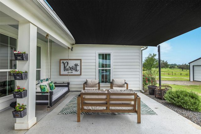 9075 Loop Road, Bellville, TX 77418