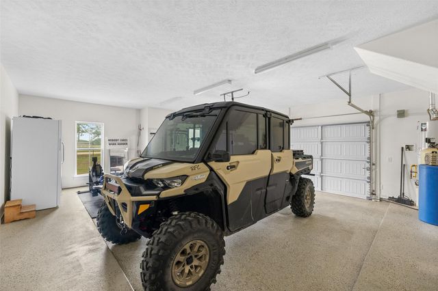9075 Loop Road, Bellville, TX 77418
