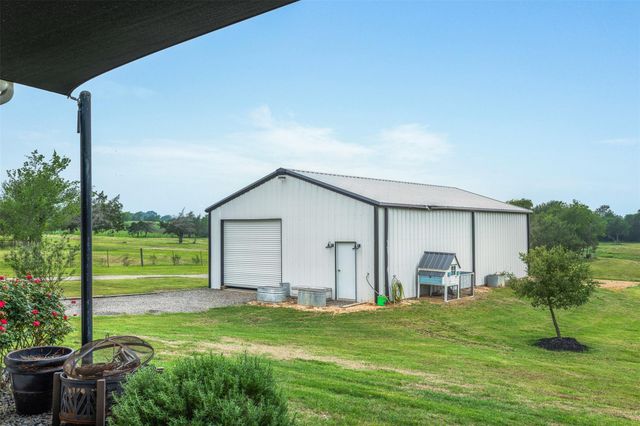 9075 Loop Road, Bellville, TX 77418