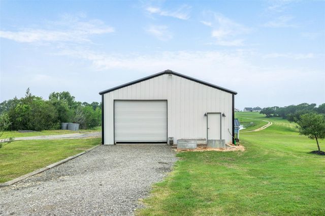 9075 Loop Road, Bellville, TX 77418