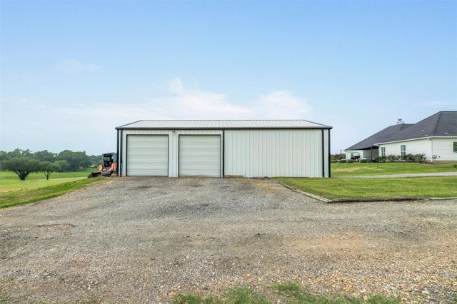 9075 Loop Road, Bellville, TX 77418
