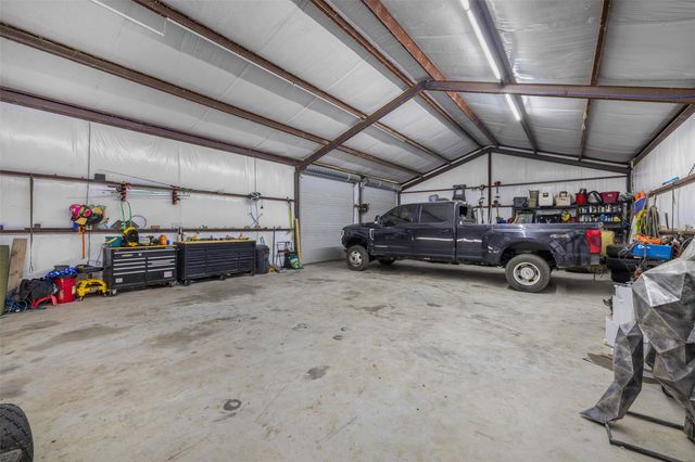9075 Loop Road, Bellville, TX 77418