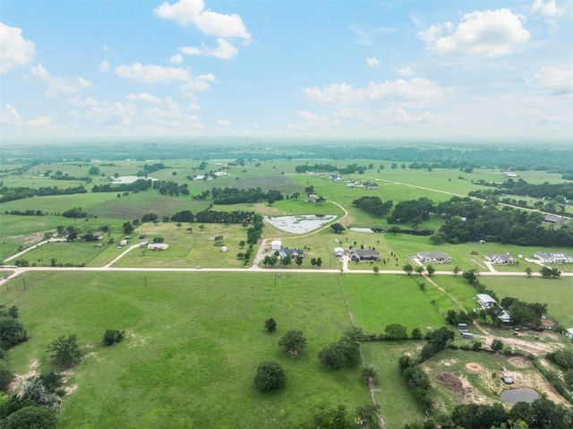 9075 Loop Road, Bellville, TX 77418
