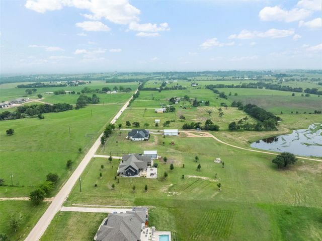 9075 Loop Road, Bellville, TX 77418