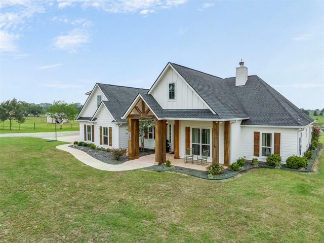 9075 Loop Road, Bellville, TX 77418