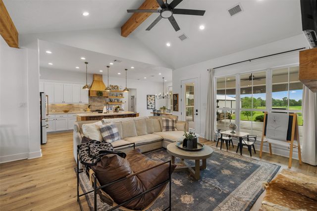 9075 Loop Road, Bellville, TX 77418