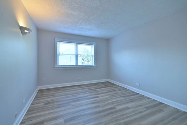 600 S York Street 2B, Elmhurst, IL 60126