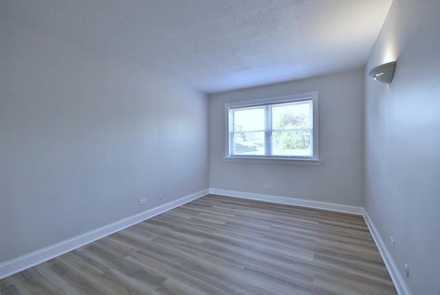 600 S York Street 2B, Elmhurst, IL 60126