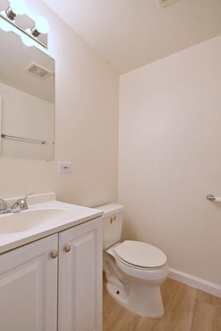 600 S York Street 2B, Elmhurst, IL 60126