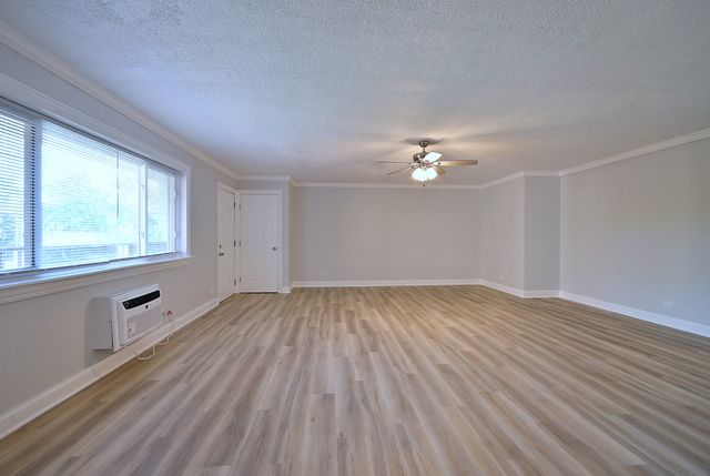 600 S York Street 2B, Elmhurst, IL 60126