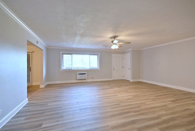 600 S York Street 2B, Elmhurst, IL 60126