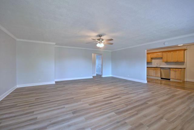 600 S York Street 2B, Elmhurst, IL 60126