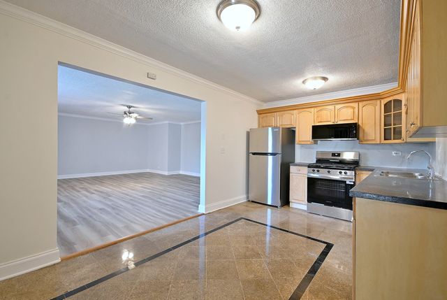 600 S York Street 2B, Elmhurst, IL 60126