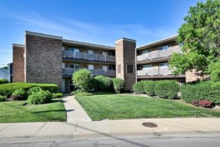 600 S York Street 2B, Elmhurst, IL 60126