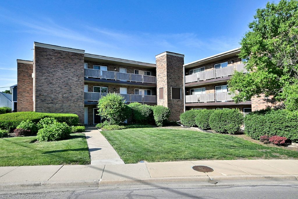 600 S York Street 2B, Elmhurst, IL 60126