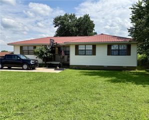 23933 J M Summers Road, Summers, AR 72769