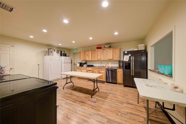 205 N Davis Street, Chico, TX 76431