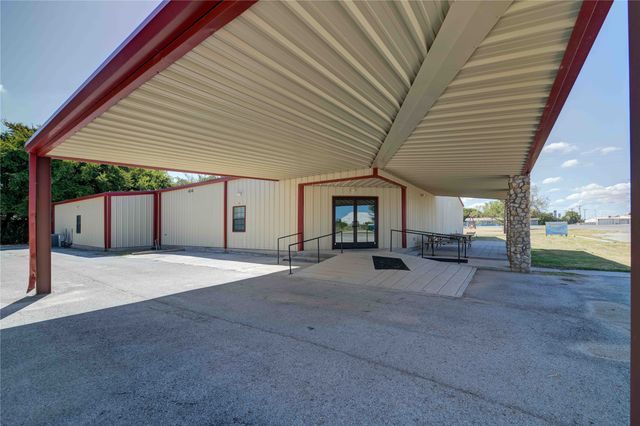 205 N Davis Street, Chico, TX 76431