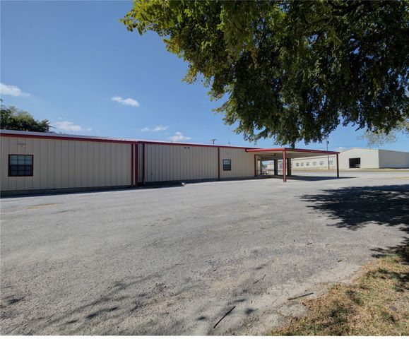 205 N Davis Street, Chico, TX 76431