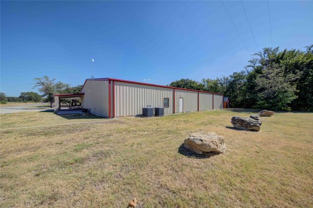 205 N Davis Street, Chico, TX 76431