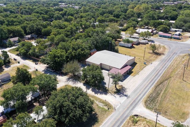 205 N Davis Street, Chico, TX 76431