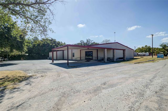 205 N Davis Street, Chico, TX 76431