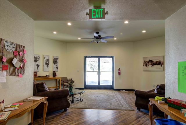 205 N Davis Street, Chico, TX 76431