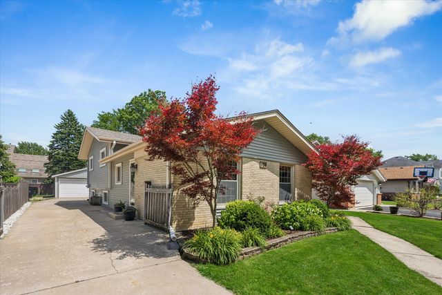 139 S Milton Avenue, Glen Ellyn, IL 60137