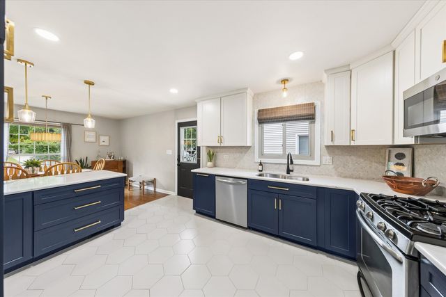 139 S Milton Avenue, Glen Ellyn, IL 60137