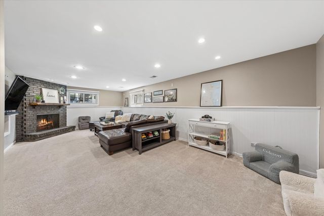 139 S Milton Avenue, Glen Ellyn, IL 60137