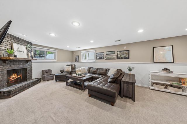 139 S Milton Avenue, Glen Ellyn, IL 60137