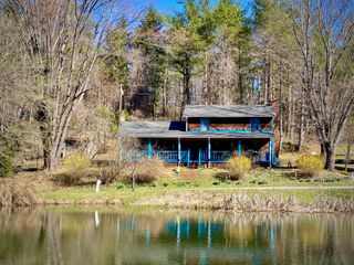 289 Huckleberry Ridge RD, Floyd, VA 24091
