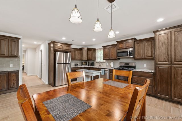 71230 S 324 Way, Wagoner, OK 74467