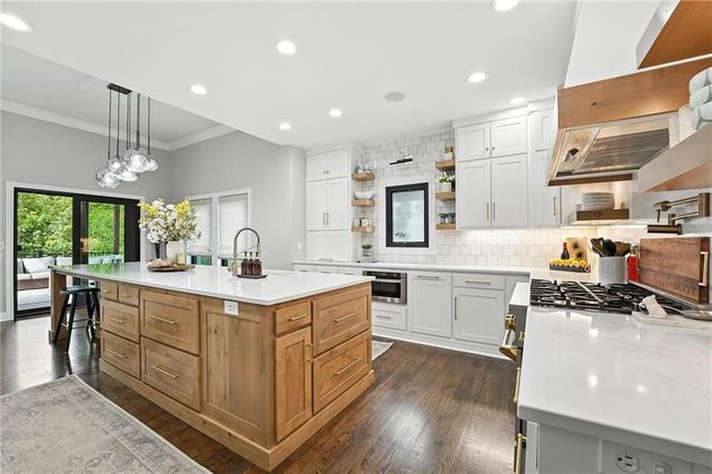 14670 NW 66th Street, Parkville, MO 64152