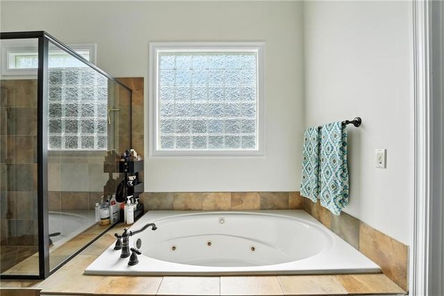 14670 NW 66th Street, Parkville, MO 64152