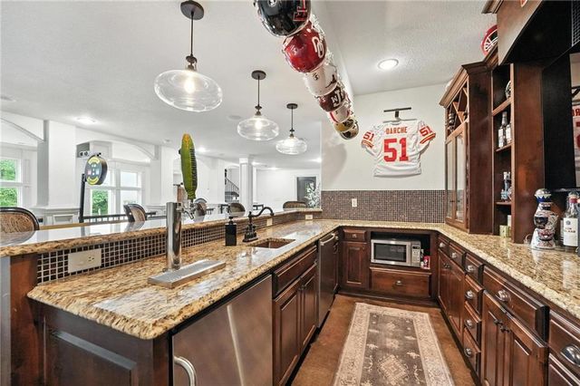 14670 NW 66th Street, Parkville, MO 64152