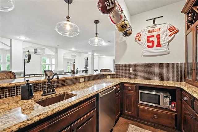 14670 NW 66th Street, Parkville, MO 64152