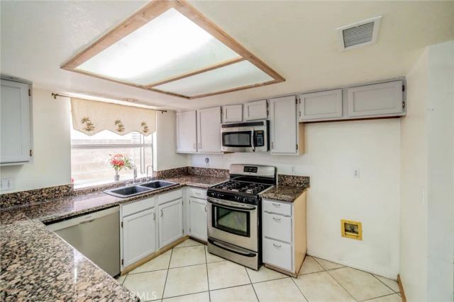 27495 Silverberry, Highland, CA 92346