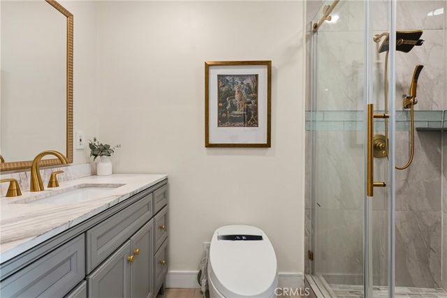 22432 Burbank, Woodland Hills, CA 91367